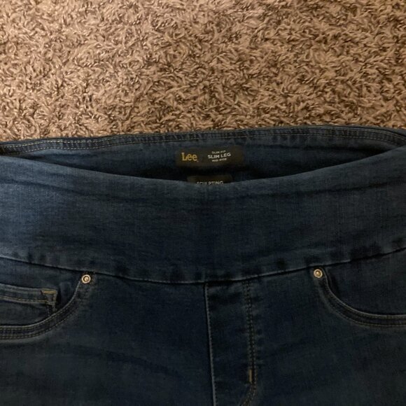 Lee Slim Fit Slim Leg Mid Rise Sculpting Jeans 4 Medium Dark Blue Denim Pull On - Picture 2 of 3